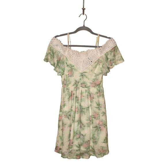 DISNEY PRINCESS $48 Floral Lace Cold-Shoulder Dress Juniors XS - Picture 3 of 6